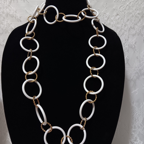 Retro Hoop Link Necklace - Picture 2 of 3